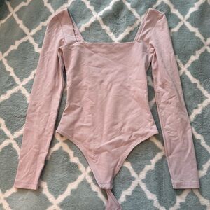 Aritzia Babaton sculpting bodysuit— Mauve Pink